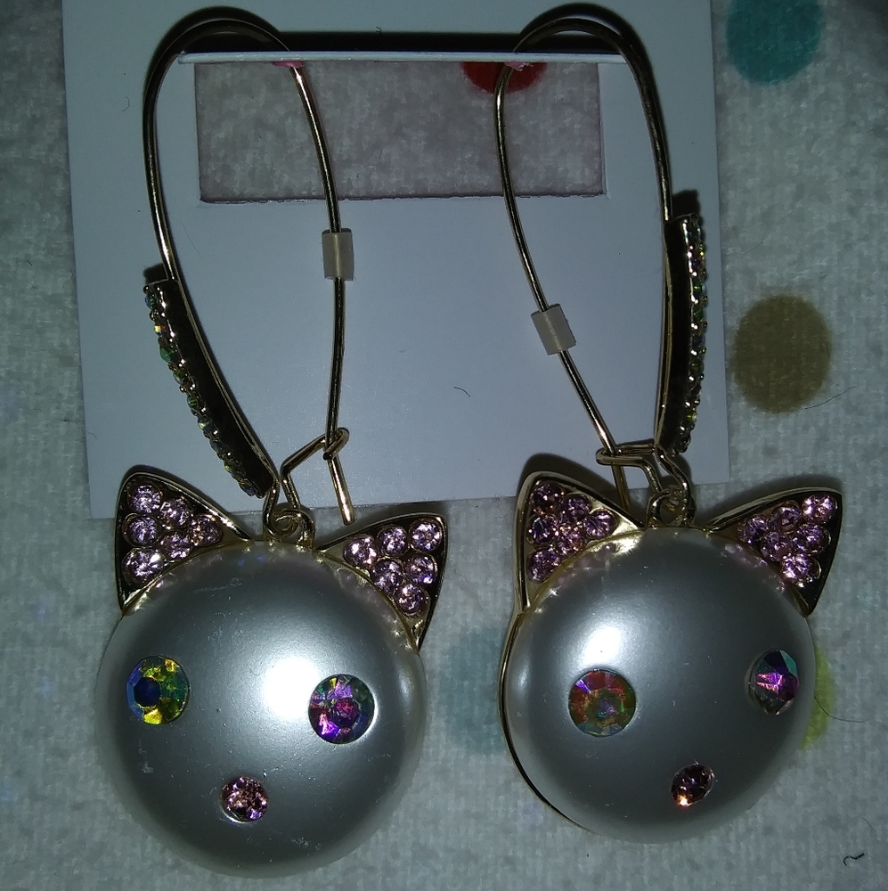 Betsey Johnson Cat Pierced Earrings Lots of Detail Hearts on Back NWT